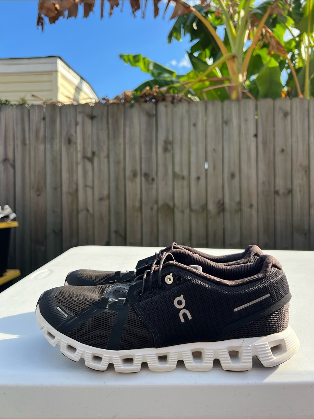 Men’s On Running Cloud Athletic Sneakers in Black/White size 8.5